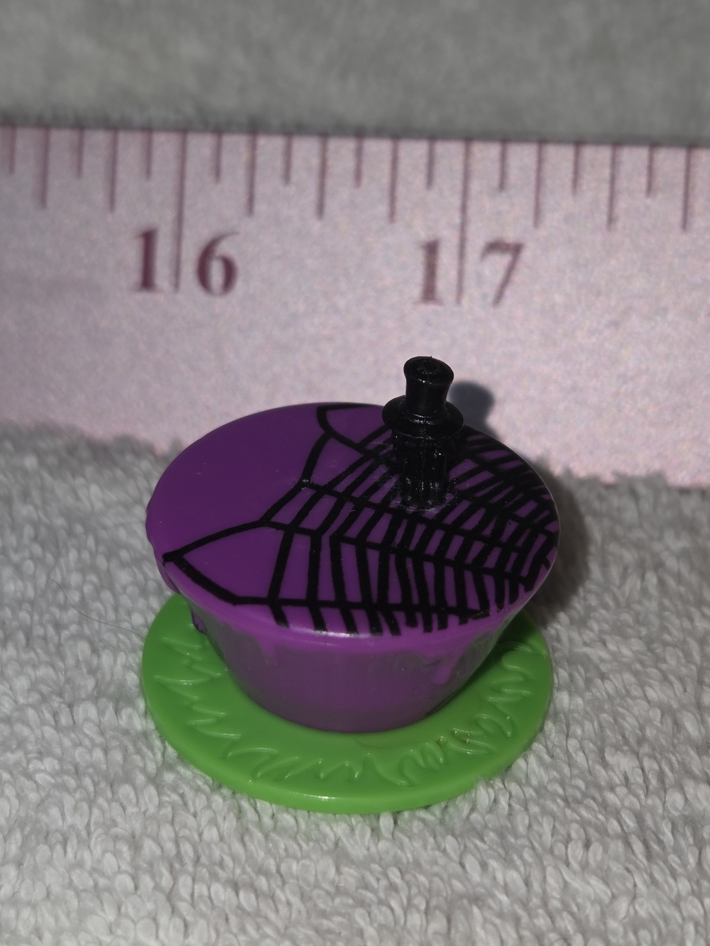 Mattel Monster High Abbey Ghouls RulPurple & Green Spiderweb Teacup Accessory